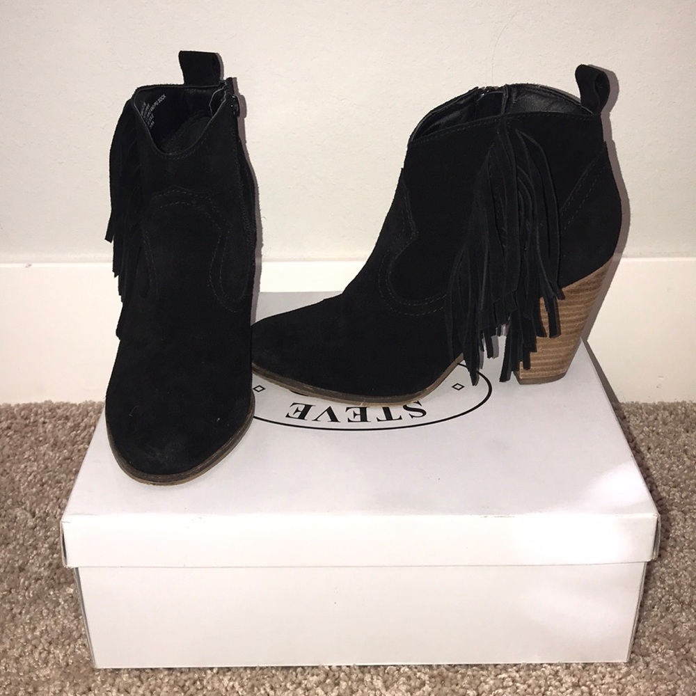 Size 7 Steve Madden Black Fringe Booties